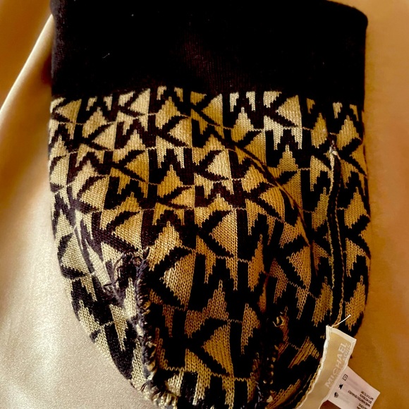 Michael Kors Beanie Hat Signature Logo Print - Picture 2 of 3
